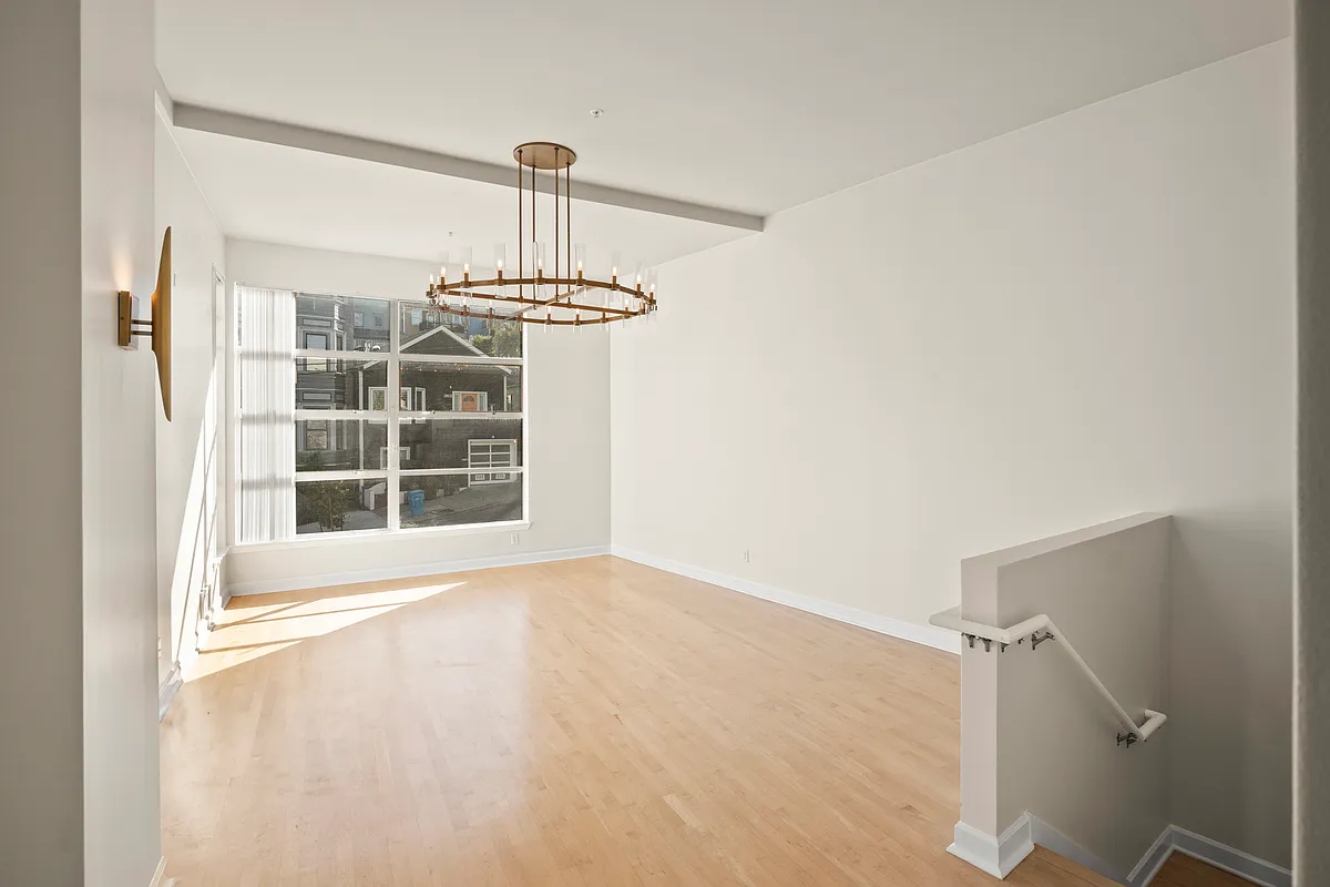 Living room. - 350 Arkansas St