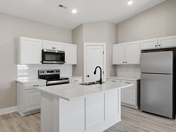 5th image of 12827/12829 E Blake St