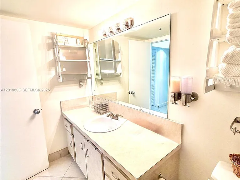 18601 NE 14th Ave #301 — Photo 24