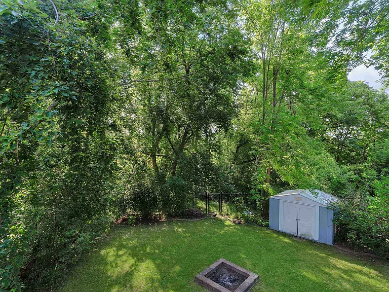 50 Chalmers Dr — Photo 26