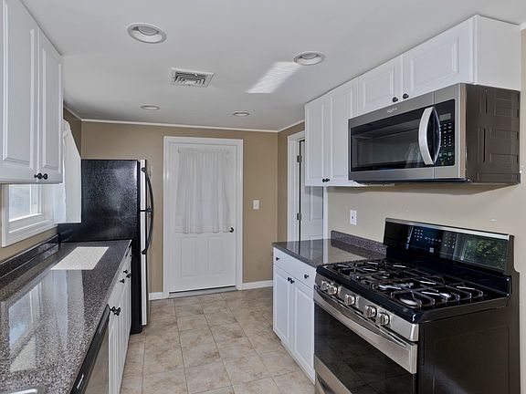 3rd image of 111 Quartus St #2