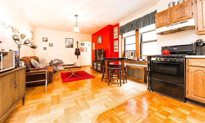 Sold by REMAX Elite | media 22