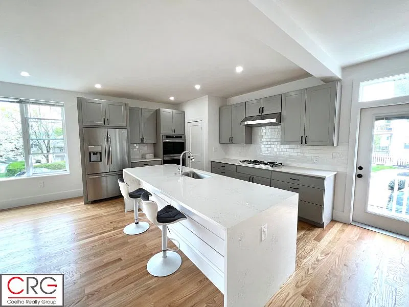 4 bed, 3.5 bath, 2581 sqft, $6,500 — Photo 2