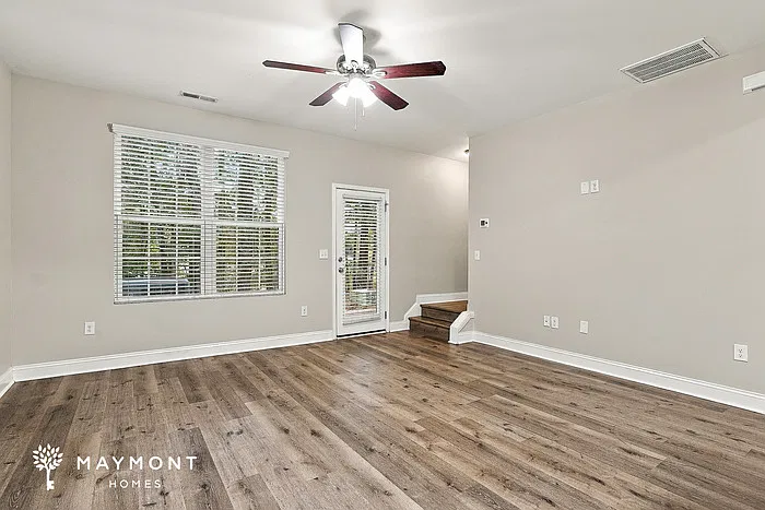 4 bed, 3.0 bath, 1633 sqft, $2,065 — Photo 4