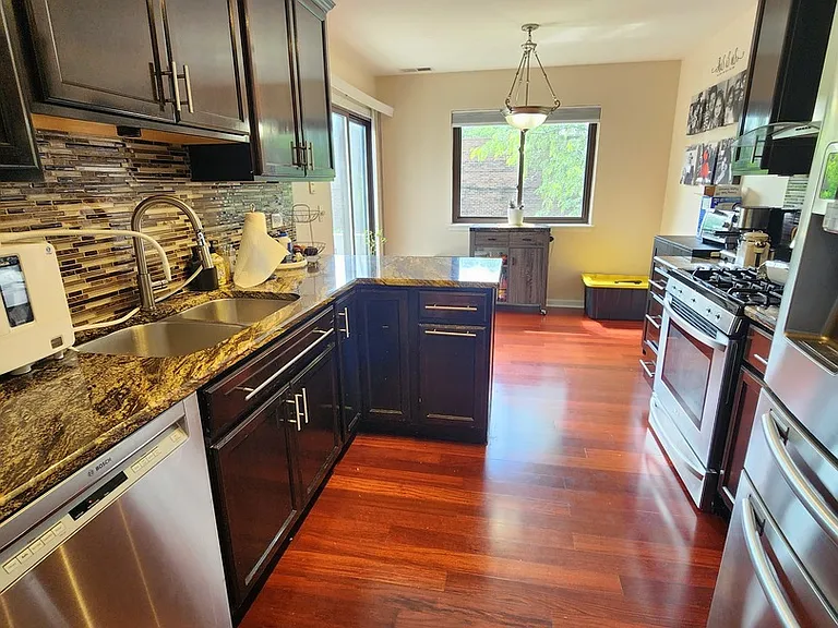 220 Hawthorne Ct #A2 — Photo 11