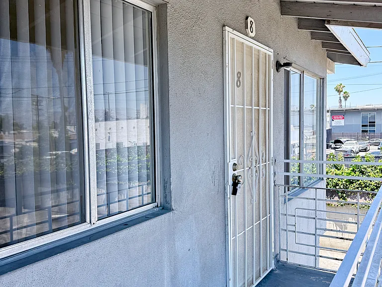 13635 Runnymede St #8 — Photo 15