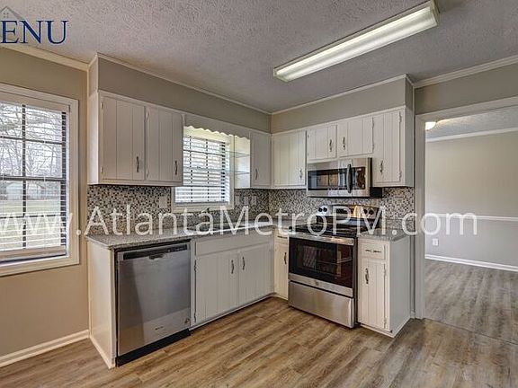 4th image of 521 Stanton Woods Dr SE
