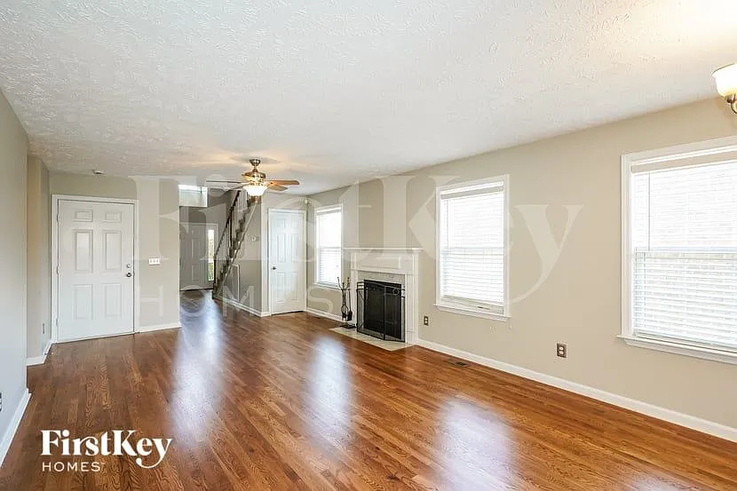 4 bed, 2.5 bath, 2303 sqft, $2,695 — Photo 2