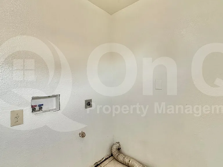 3602 N 72nd Ln — Photo 16