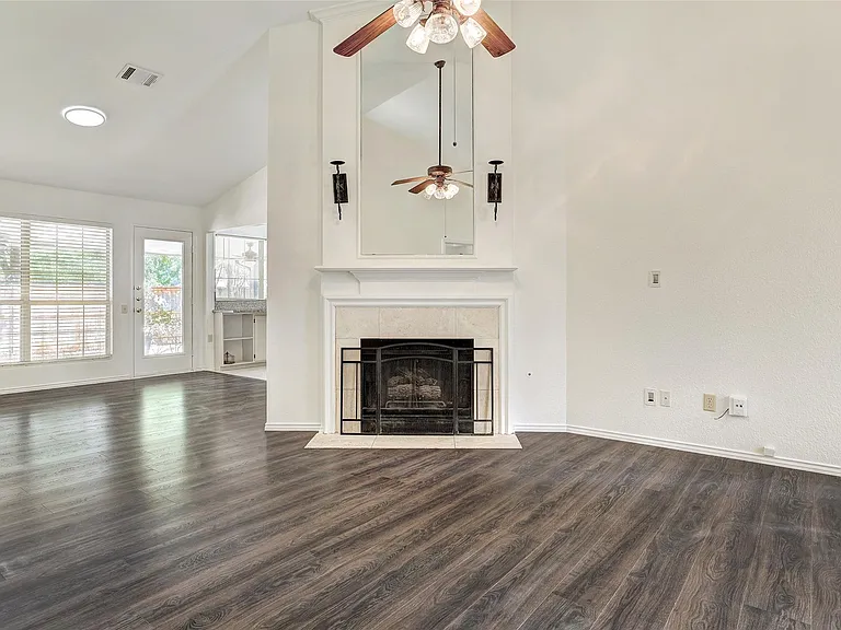 16304 Kicking Bird Dr — Photo 3