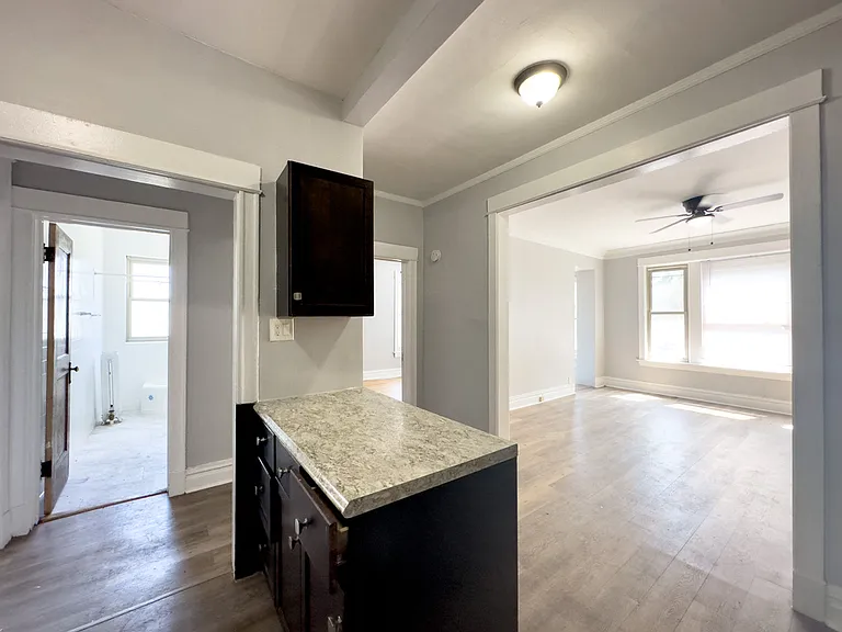 1222 W Rosemont Ave #2 — Photo 5