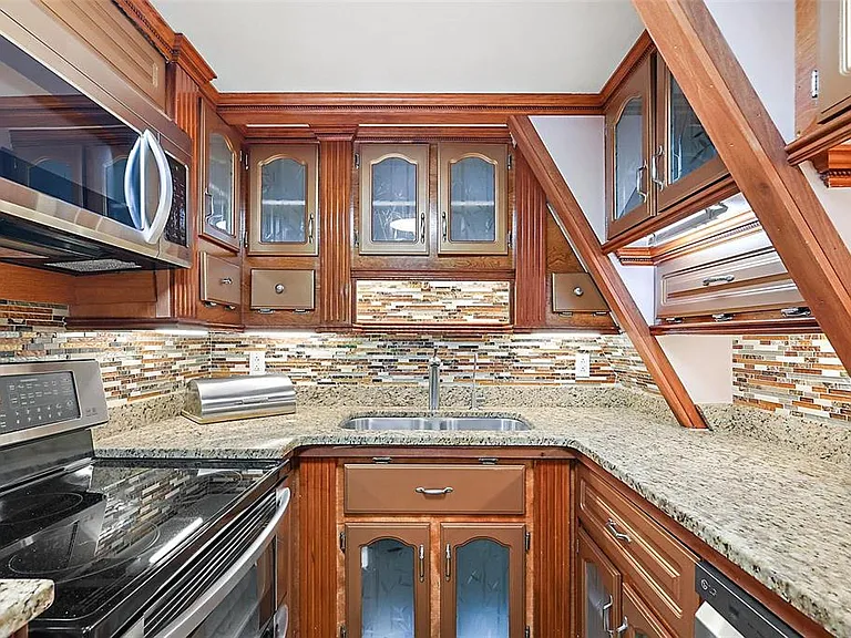 507 Lakeshore Dr — Photo 15