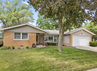 960 Carswell Ave, Elk Grove Village, IL 60007