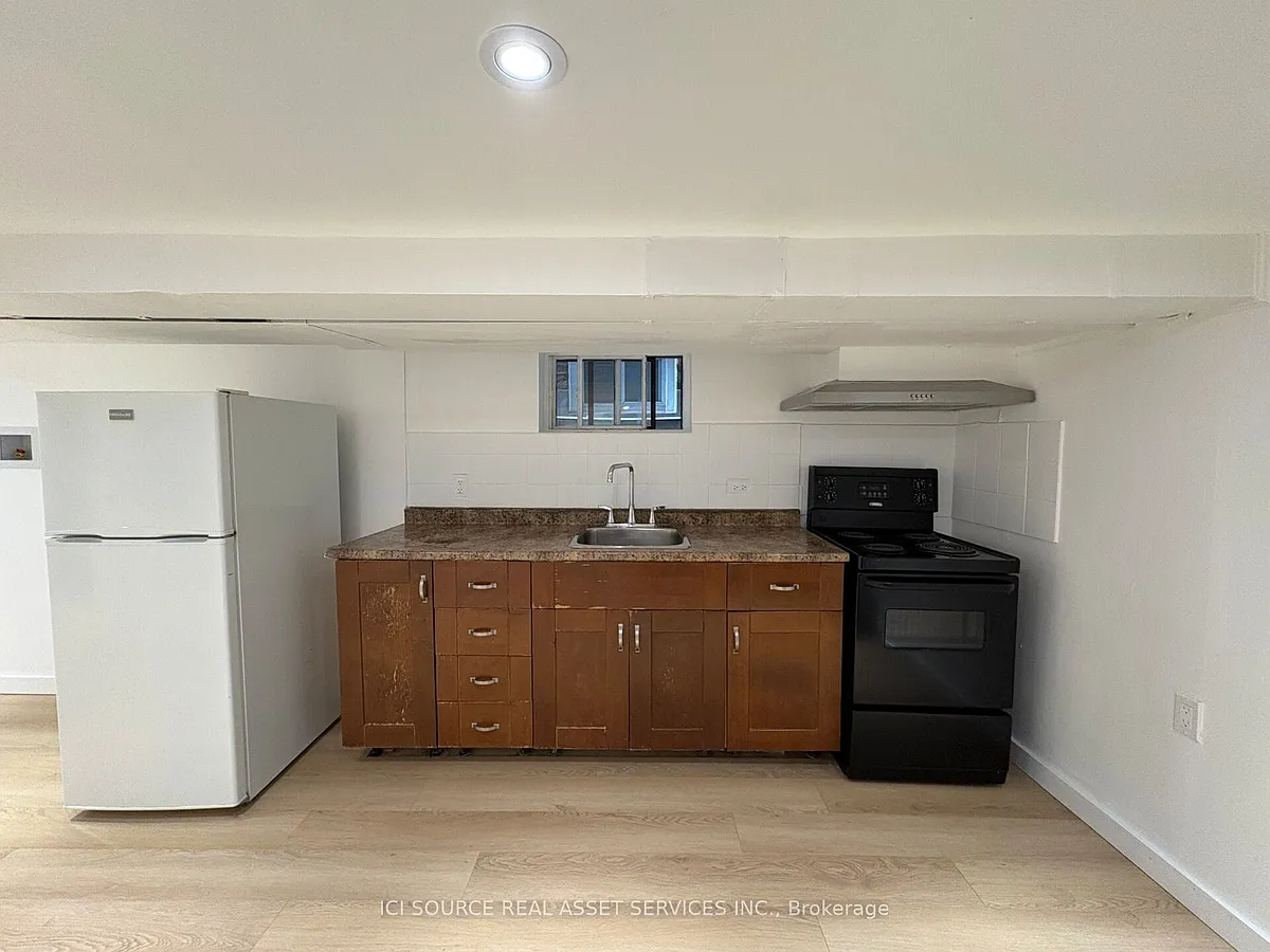 Building Photo - 858 Manning Ave #BASEMENT