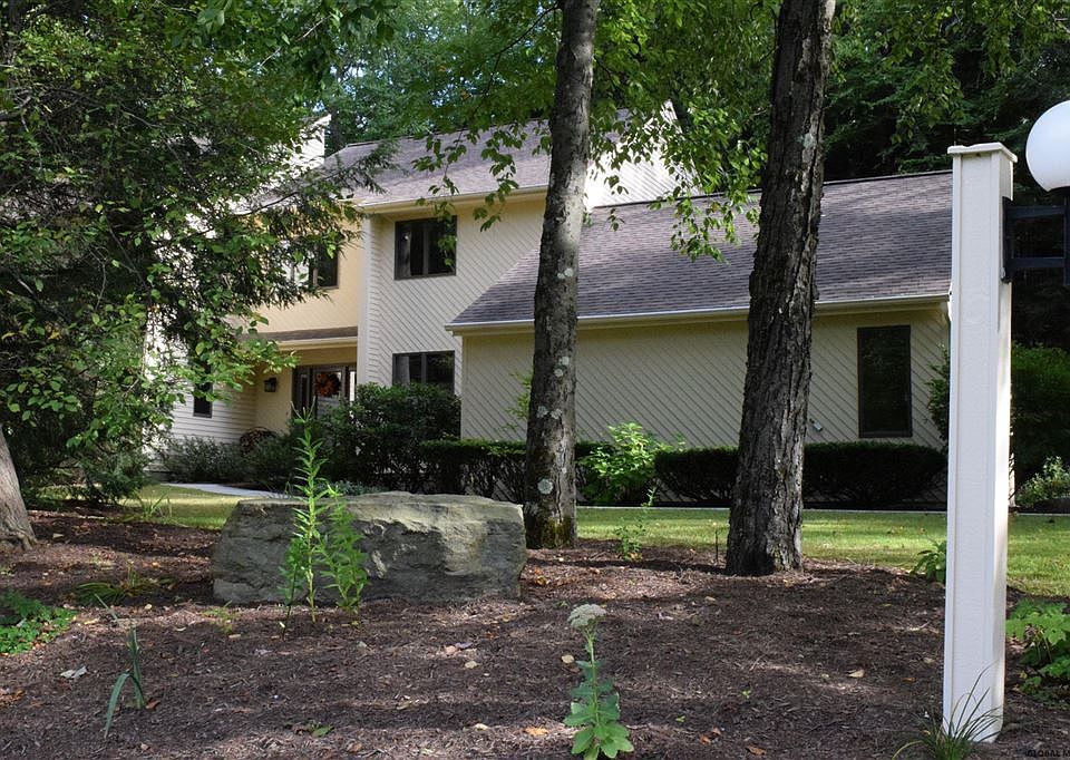 1st image of 12 Bear Brook Ct