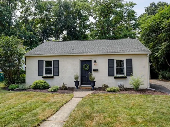 33 Penhurst Rd, Rochester, NY 14610