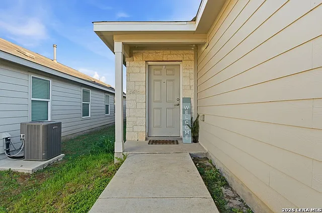 4 bed, 2.0 bath, 1500 sqft, $1,650 — Photo 3