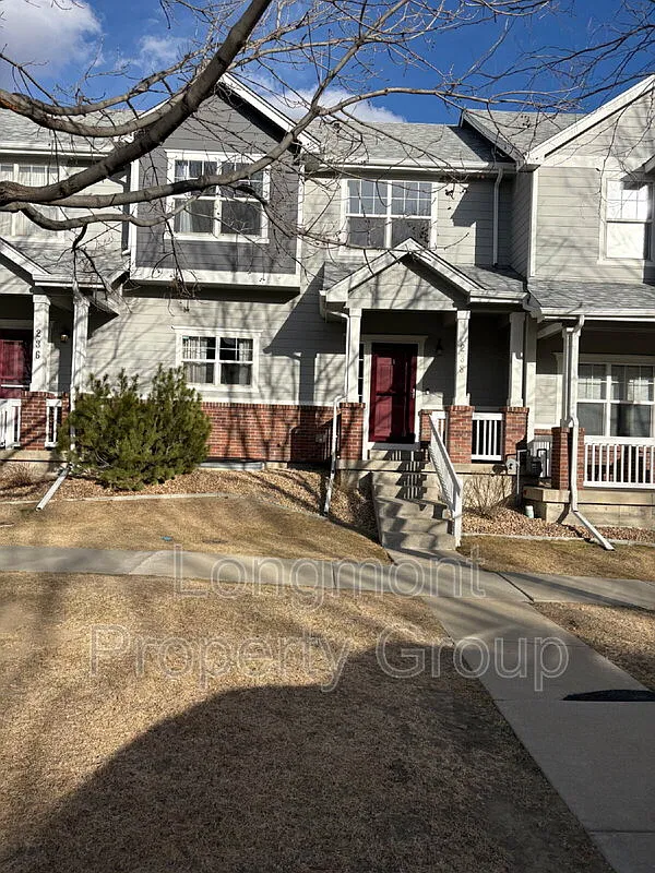 3 bed, 2.5 bath, 2314 sqft, $2,350 — Photo 2