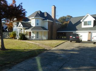 1603 Lake Pointe Ln, Cove, TX 77523