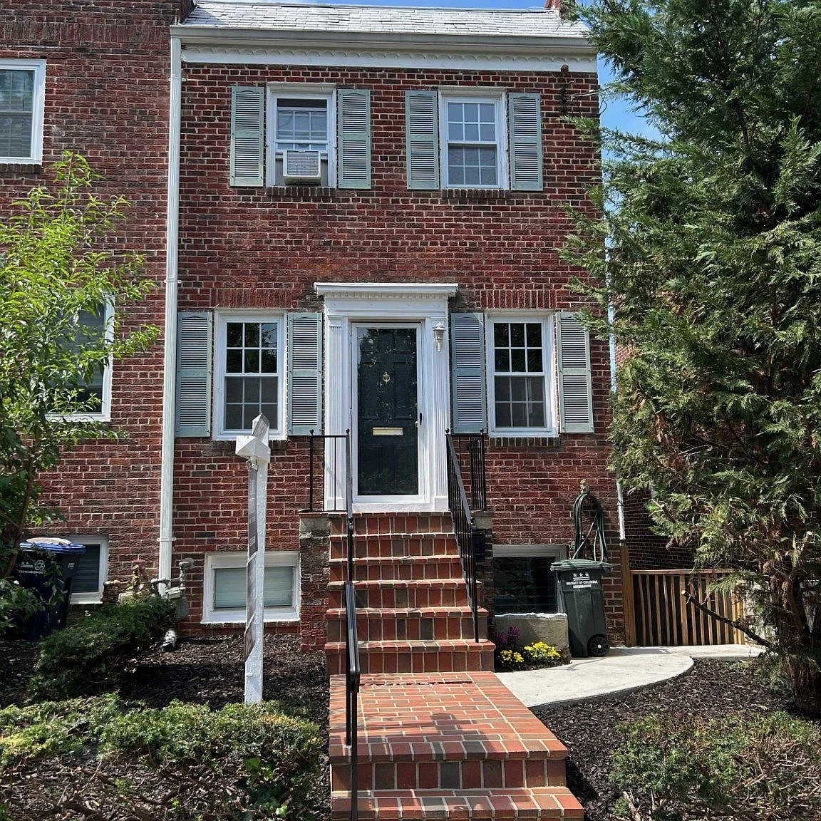 3 bed, 2.0 bath, 1460 sqft, $4,400 — Photo 1