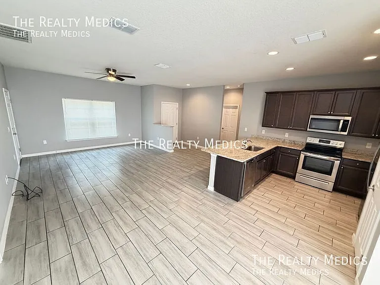 491 Ixora Ave NW — Photo 6