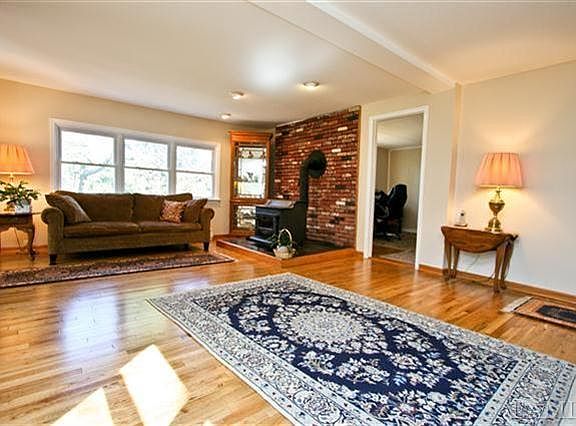 3rd image of 23 Lakeview Dr