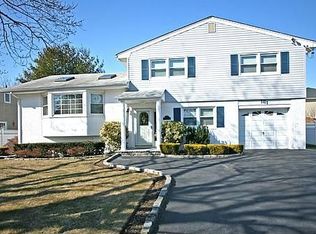 161 Sunset Rd, Massapequa, NY 11758