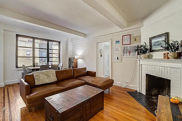 Sold by Redfin Real Estate | media 2