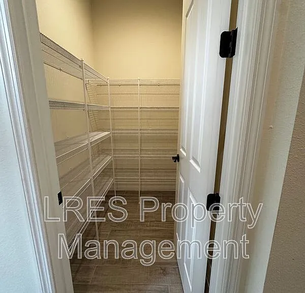 9220 Sea Pine Ave — Photo 10