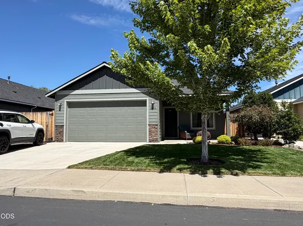 2955 NW Hemlock Ave, Redmond, OR 97756