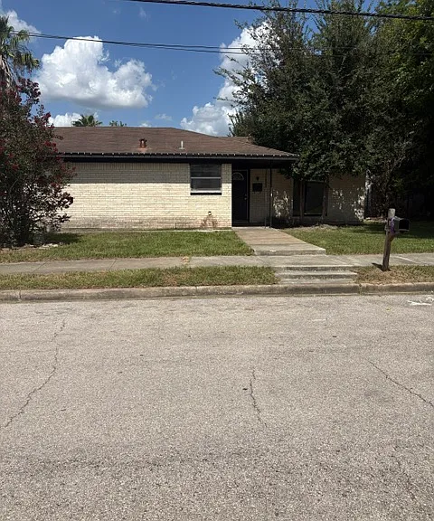 802 S 4th St — Photo 1