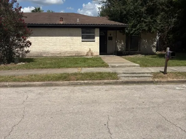 802 S 4th St, Conroe, TX 77301