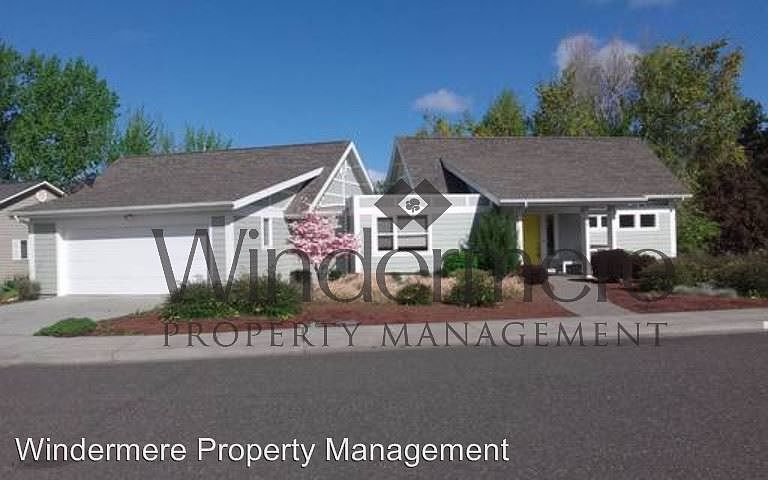 1st image of 12 Parkwood Cir
