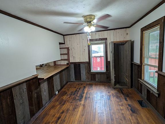 3rd image of 1463 Pleasant Rd