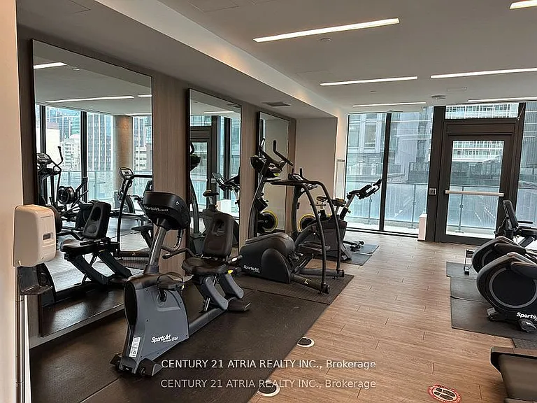 77 Shuter St #725 — Photo 40