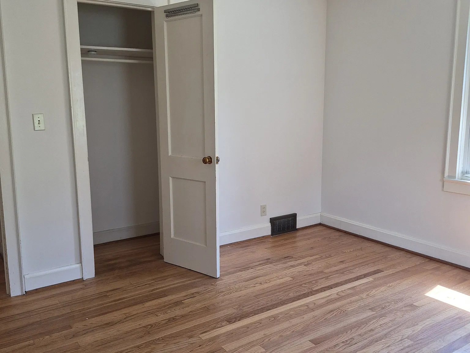 3 bed, 1200 sqft, $1,700 — Photo 3