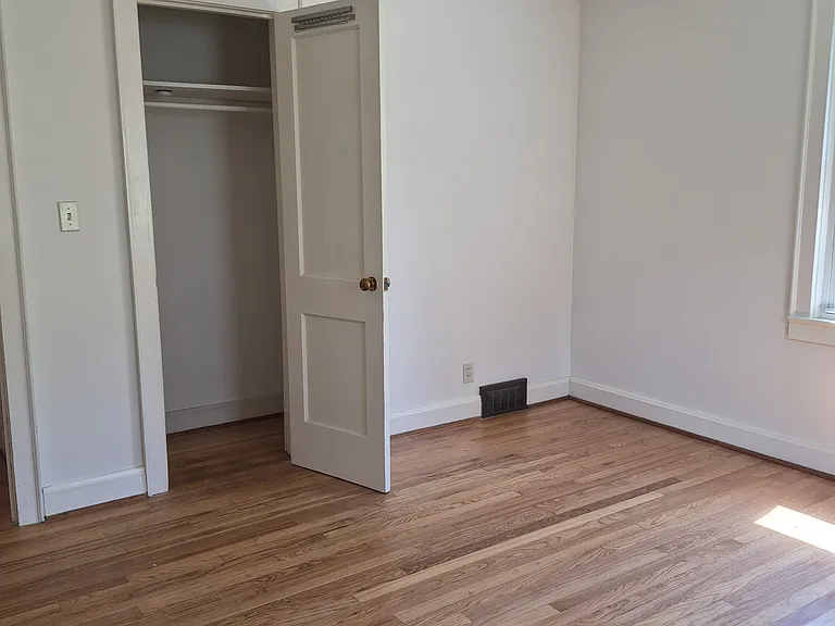 719 Oakland St — Photo 3