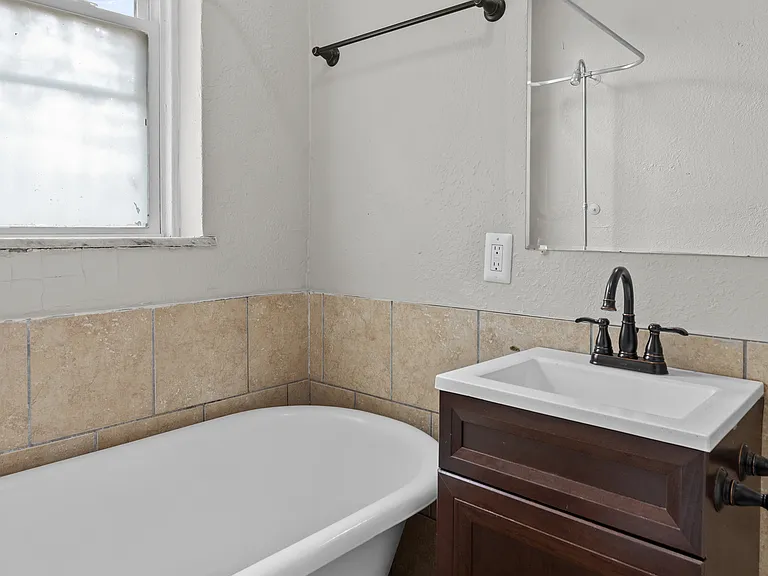 2833 Miami St — Photo 11