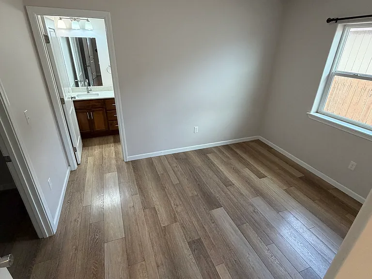 212 B St NE — Photo 9