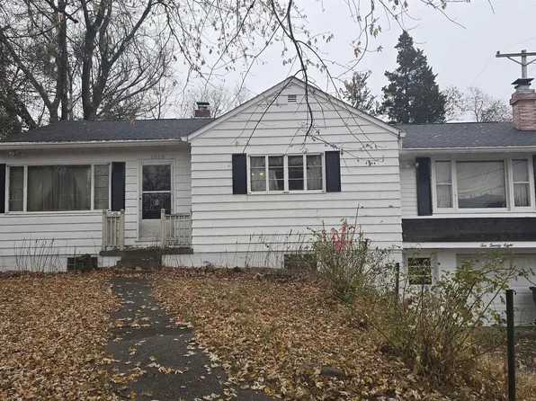 1028 Coyne Center Rd, Milan, IL 61264