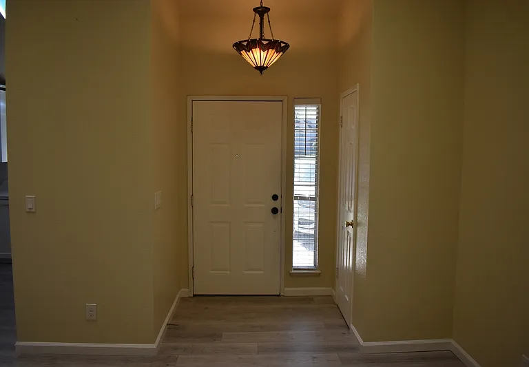 4790 Winona Way — Photo 6