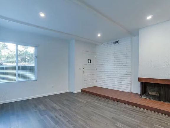 3rd image of 16 Reef St