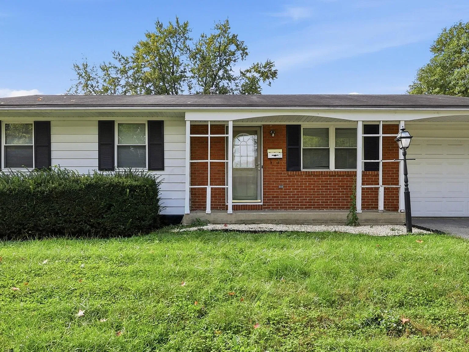 3 bed, 1.0 bath, 928 sqft, $1,650 — Photo 1