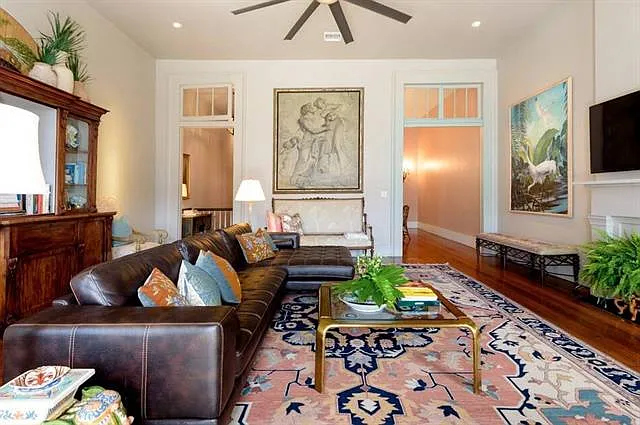 3 bed, 2.5 bath, 2600 sqft, $5,000 — Photo 2
