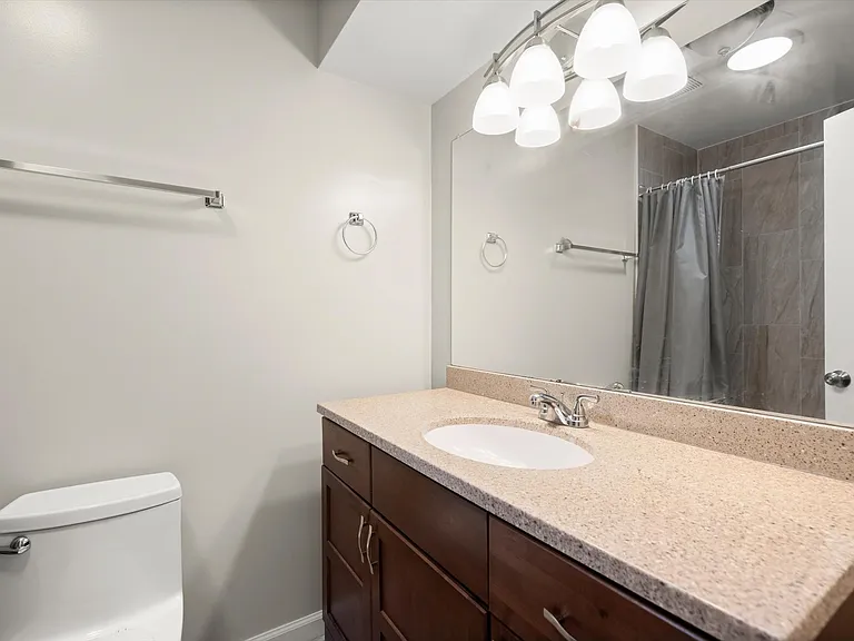 315 Center St N — Photo 18