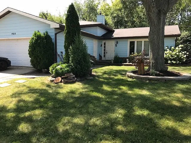 460 Raphael Ave photo 1