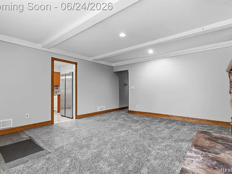 323 N Campbell Rd — Photo 2