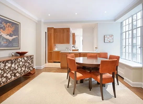 Sold by Warburg | media 33