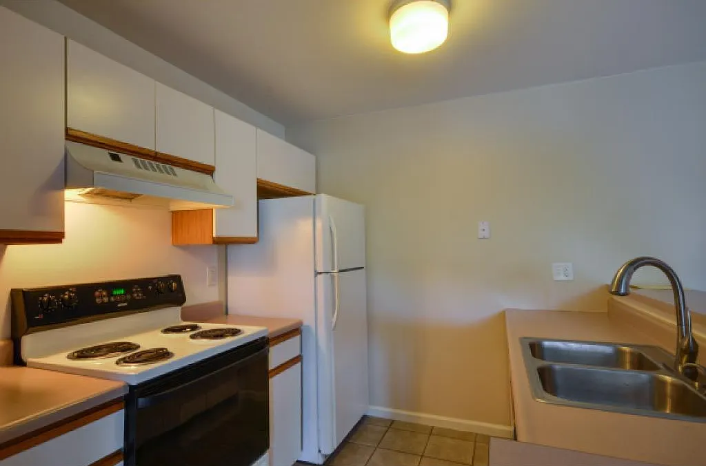 2 bed, 820 sqft, $2,200 — Photo 3