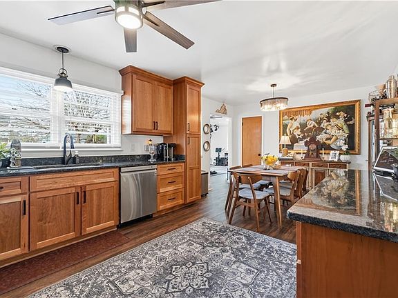 2nd image of 44 Hall Rd